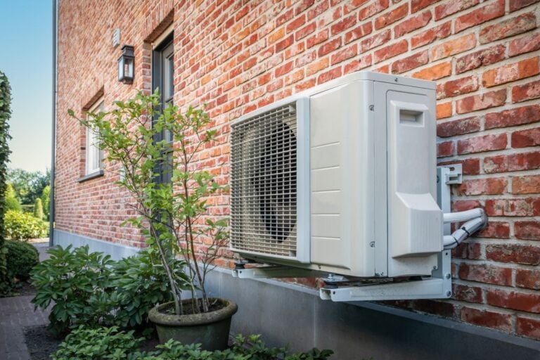 Air to air heat pump for cooling or heating the home