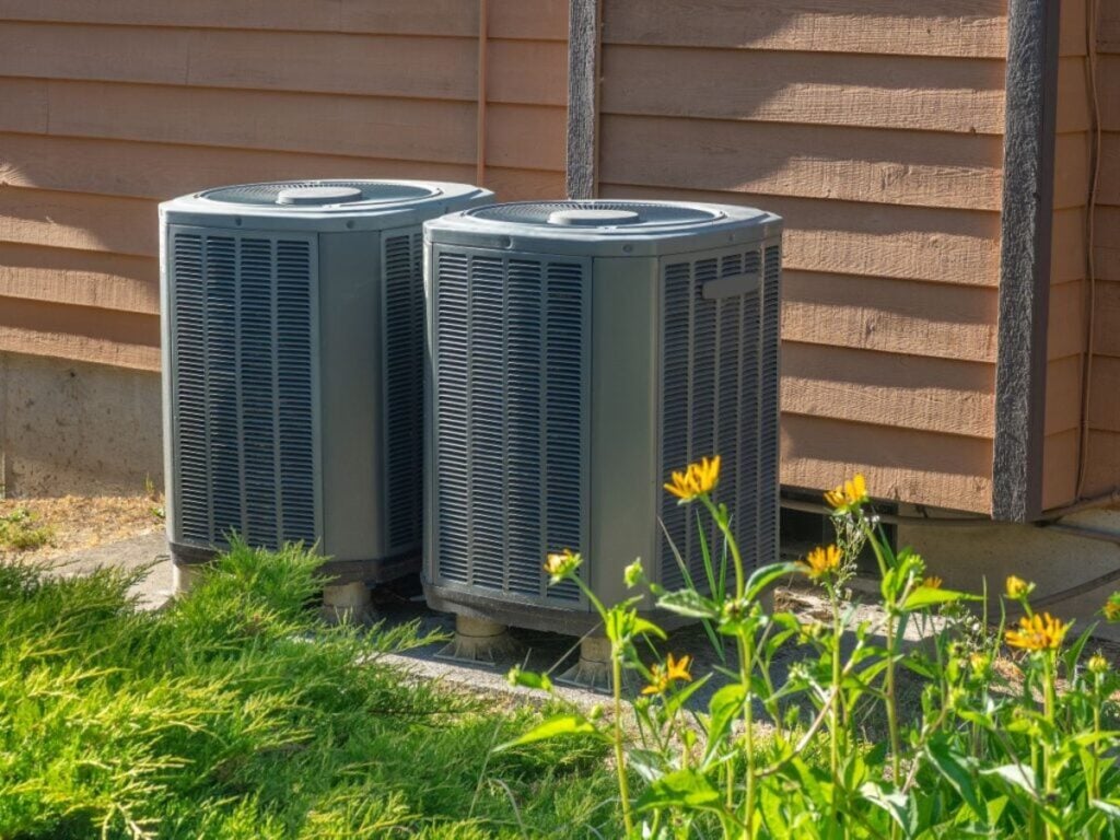 Air-conditioning-units-outside-an-apartment-complex