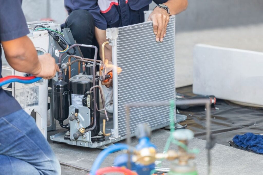 Close-up-of-Air-Conditioning-Repair-team