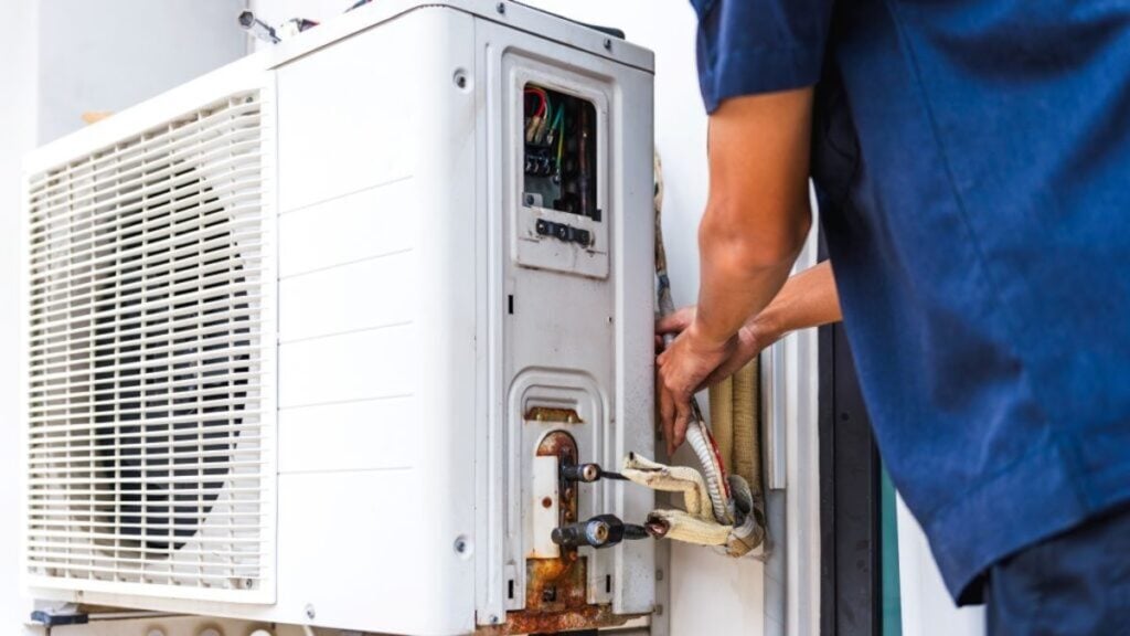 HVAC-Technician-Fixing-an-Outdoor-Air-Conditioning-Unit