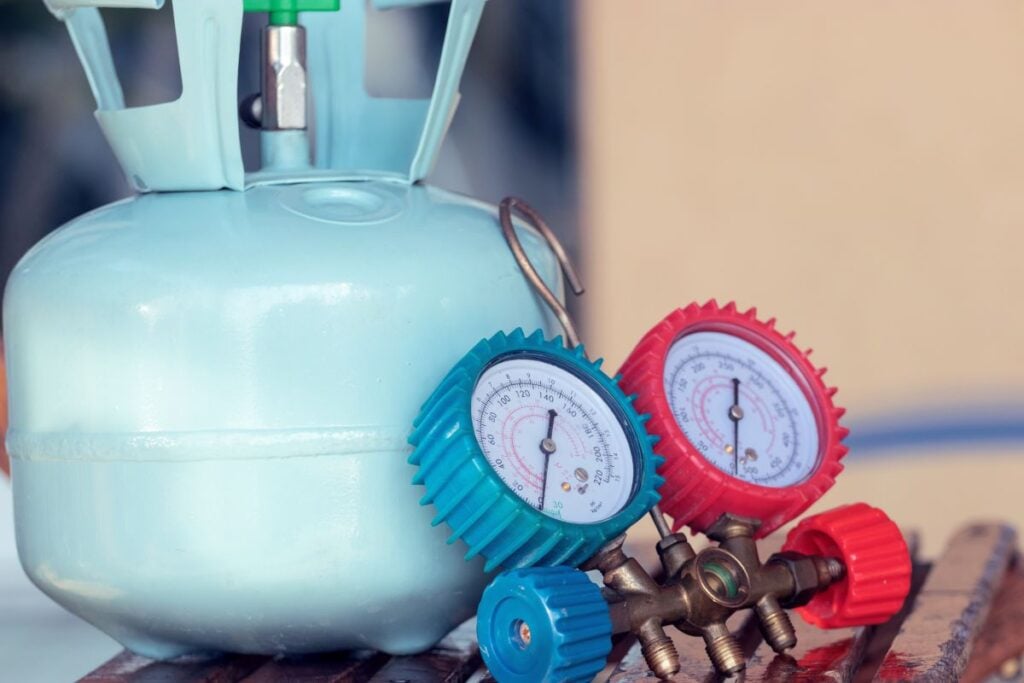 Manifold Gauge for measuring the refrigerant pressure of air conditioners