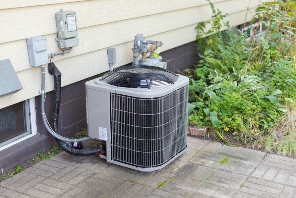 Outdoor-Air-conditioner-unit.-HVAC-unit-on-the-patio