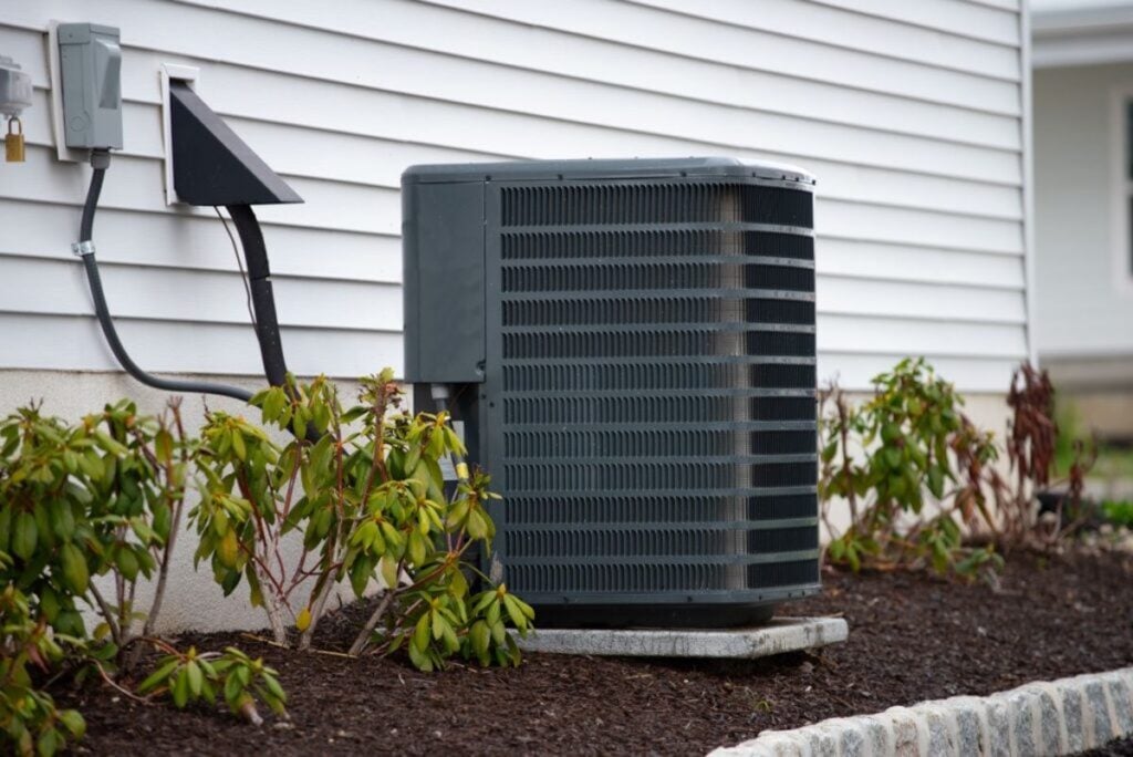outdoor-unit-of-the-air-conditioner-cooling-appliance