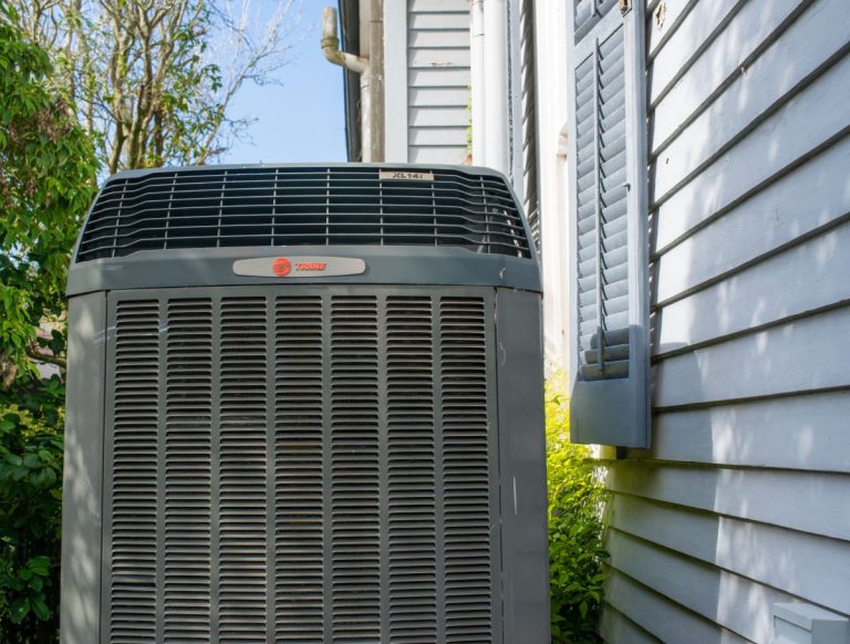 heat pump vs air conditioner unit closeup
