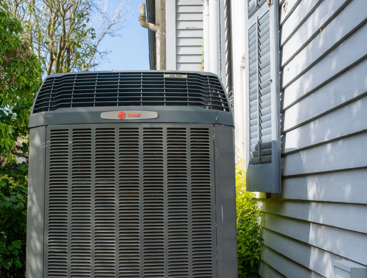 heat pump vs air conditioner unit closeup